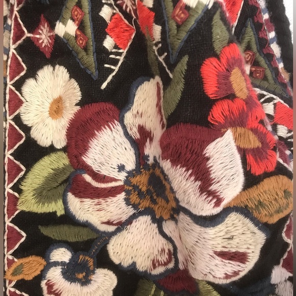 Johnny Was Beatriz Linen Drawstring Handbag Black with Floral Embroidery - Picture 7 of 10